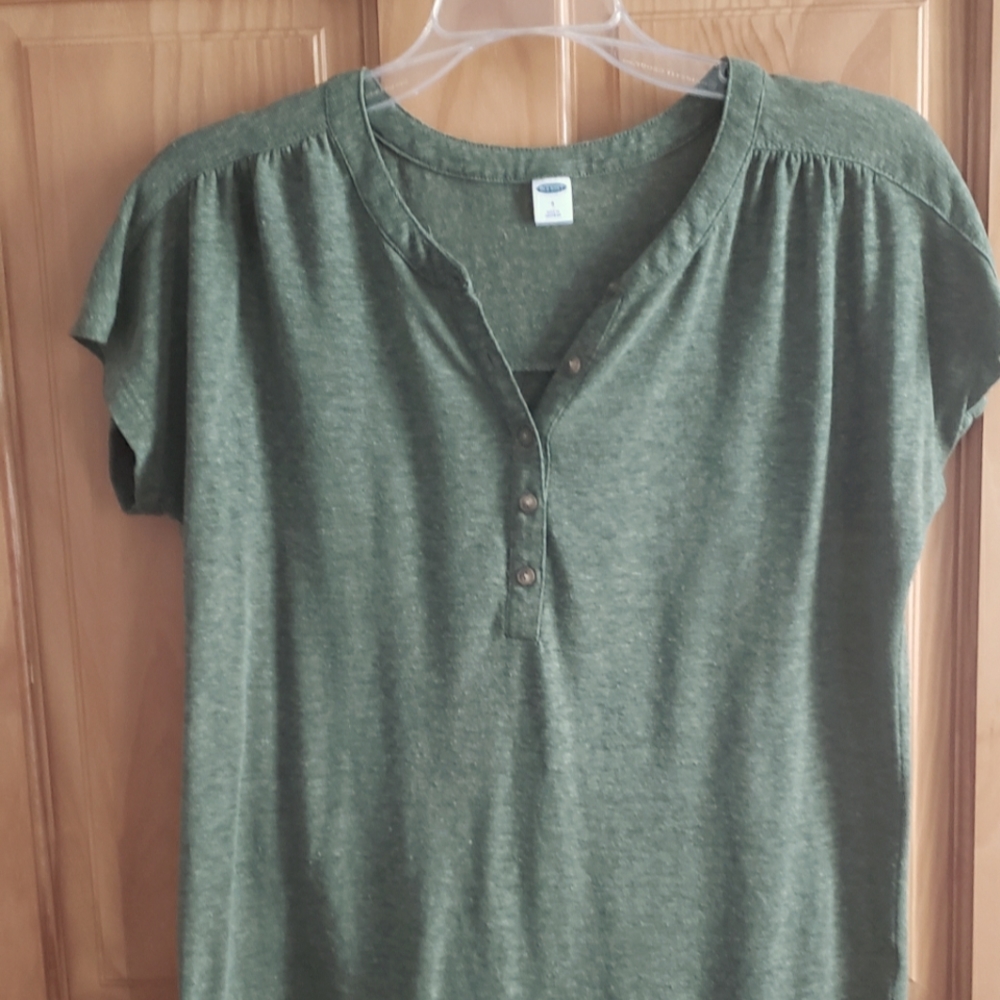 Ladies Old Navy top, Small
